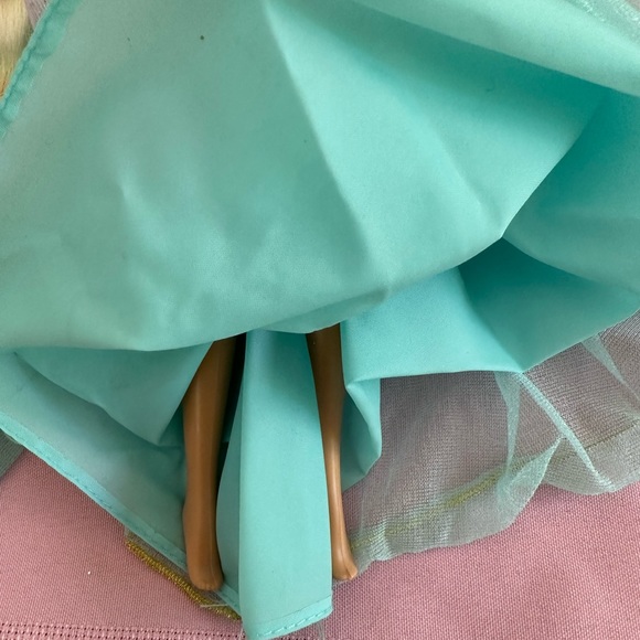 Barbie as Rapunzel, Children Collector Series First Edition - Picture 3 of 5